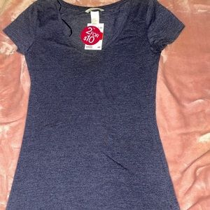 H & M basic v neck short sleeve shirt